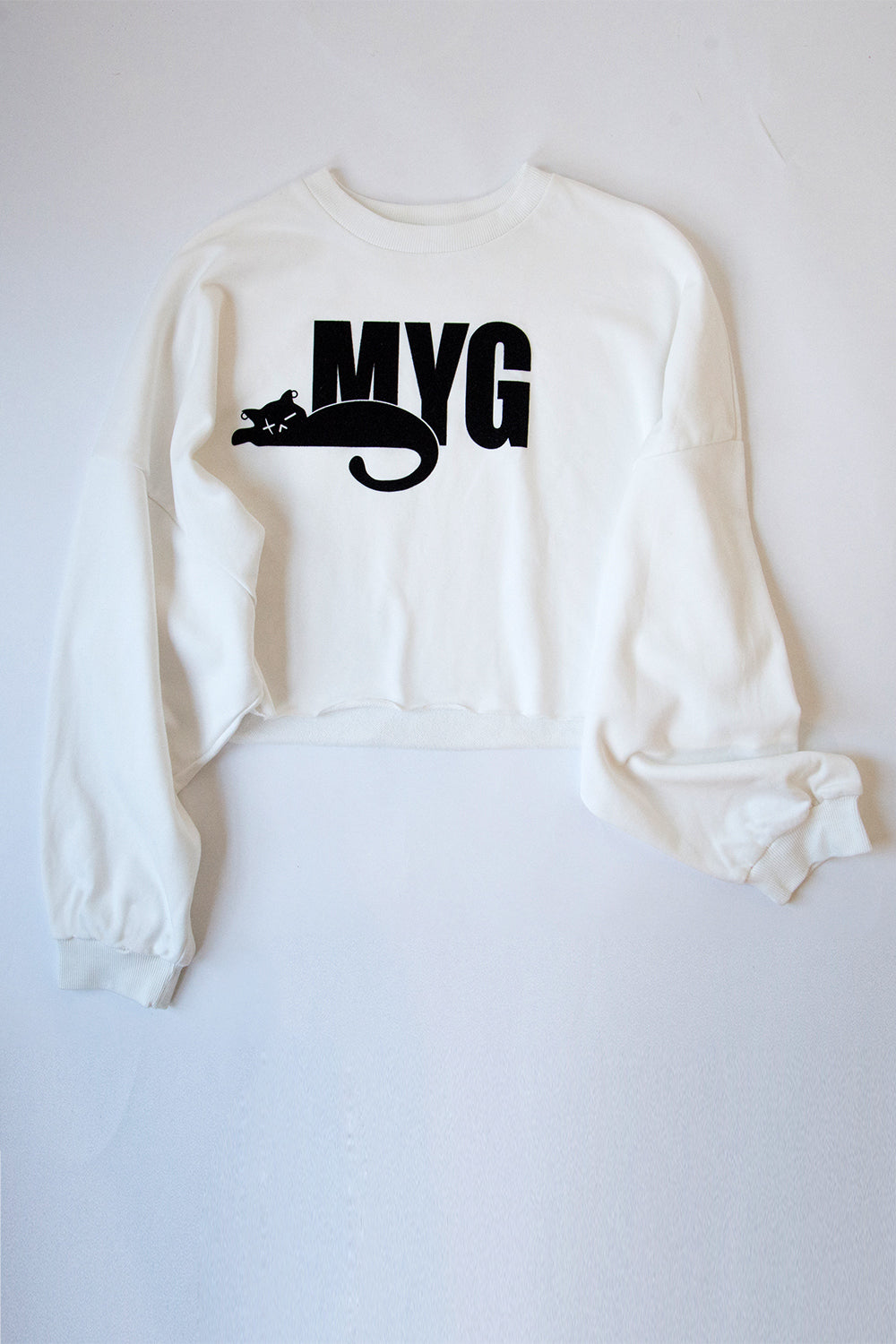 Yoongi Sleeping Cat Semi-cropped Sweatshirt (White)